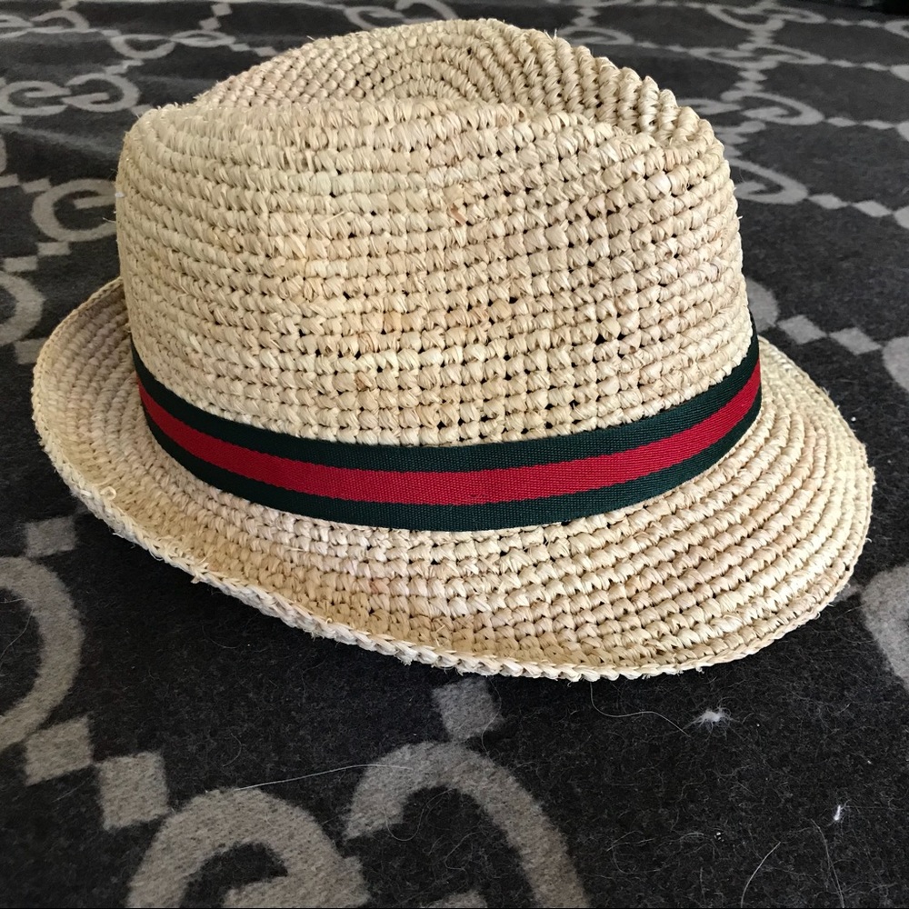 Straw hat w/ signature web and bee pendant